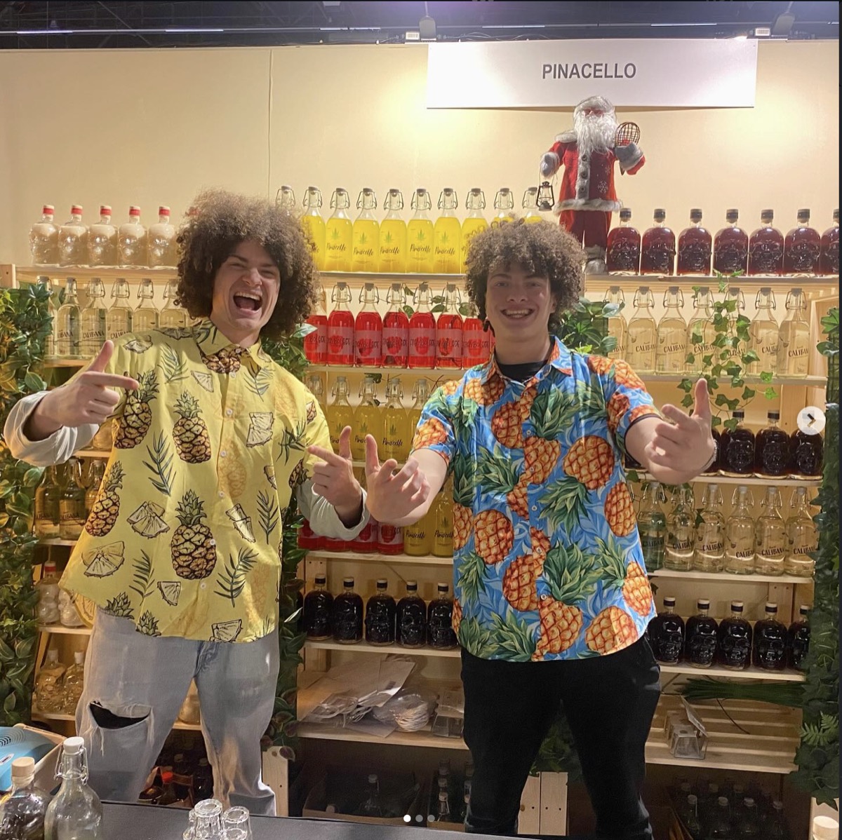 De twee broers aan hun Pinacello-stand